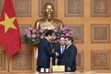 El primer ministro Pham Minh Chinh recibe al embajador de China en Vietnam, He Wei.