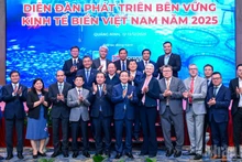 Los delegados se toman una foto de recuerdo.