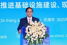 El primer ministro vietnamita, Pham Minh Chinh, habla en el Foro de conexión empresarial Vietnam - China. (Foto: VNA)