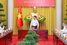 [Foto] Presidente vietnamita trabaja con Comités partidistas de Hung Yen y Thai Binh sobre supervisión de implementación de Resolución del XI Pleno del PCV del XIII mandato