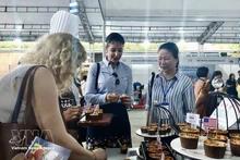 Degustación de platos preparados en el programa "Explorar la Agricultura de Estados Unidos", organizado por el Departamento de Agricultura de Estados Unidos y el Consulado General de Washington en Ciudad Ho Chi Minh. (Foto ilustrativa: VNA)