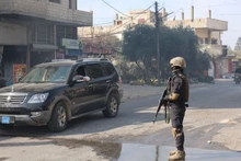 Fuerzas de seguridad sirias patrullan en la ciudad de Jableh, provincia de Latakia, el 9 de marzo de 2025. (Foto: Xinhua/VNA)