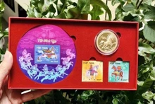 El conjunto de selló y moneda conmemorativa para celebrar el Año Nuevo del Caballo. (Foto: Nhan Dan)