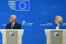 La presidenta de la Comisión Europea, Ursula von der Leyen (derecha), y el presidente del Consejo Europeo, Antonio Costa. (Foto: VNA)