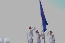 Realizan la ceremonia de izamiento de la bandera de la Asean.