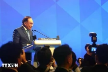 El primer ministro de Malasia, Datuk Seri Anwar Bin Ibrahim, pronuncia un discurso especial en el 22º Diálogo de Shangri-La. (Foto: VNA)