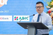 Le Quoc Minh, miembro del Comité Central del Partido Comunista de Vietnam, presidente de Nhan Dan, subjefe de la Comisión de Propaganda y Movilización de Masas del Comité Central del Partido y presidente de la Asociación de Periodistas de Vietnam, habla en el evento.