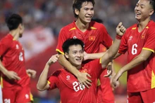 El delantero Thanh Nhan, de la selección Sub-23 de Vietnam, anota el único gol del partido. (Foto: Duc Cuong/VFF)