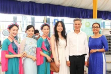 El embajador de Vietnam en Camboya, Nguyen Minh Vu, en el Bazar Asean 2025. (Foto: VNA)