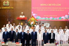 El secretario general del PCV, To Lam, visita la Agencia de Seguridad de Investigación del Ministerio de Seguridad Pública.