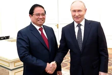 El primer ministro de Vietnam, Pham Minh Chinh, y el presidente de Rusia, Vladimir Putin. (Foto: VNA)