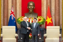 El presidente de Vietnam, Luong Cuong, y el titular del Parlamento de Nueva Zelanda, Gerry Brownlee.