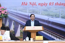 El primer ministro Pham Minh Chinh preside la reunión. (Foto: VNA)