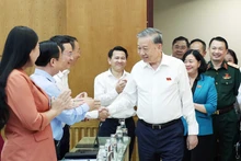 El secretario general del Partido Comunista de Vietnam, To Lam, saluda a los delegados. (Foto: VNA)