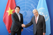 El presidente de Vietnam, Luong Cuong, (izq.) y el secretario general de la ONU, António Guterres. (Foto: VNA)
