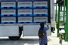 Productos y equipos en exhibición durante la ceremonia de inauguración. (Foto: Xinhua)