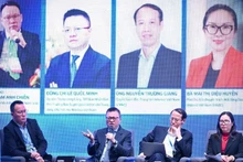 Le Quoc Minh, presidente-editor del periódico Nhan Dan, habla en el evento. 