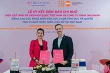 En el acto de firma. 