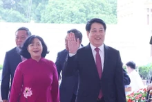 El presidente Luong Cuong, junto con los delegados, en la ceremonia. (Foto: Van Diep / VNA)