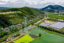 En septiembre de 2024, se finalizó el circuito 3 de la línea de transmisión de ultra alto voltaje de 500 KV Quang Trach - Pho Noi, lo que coadyuva a garantizar un suministro de energía estable para el norte y promover el desarrollo económico regional. (Foto: VNA)
