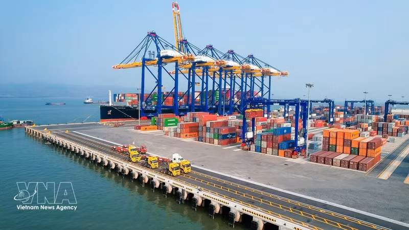 El puerto internacional de Lach Huyen, ciudad de Hai Phong. (Foto: VNA)