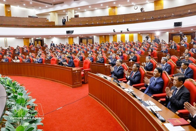 Los delegados participan en el segundo Pleno del Comité Central del Partido Comunista de Vietnam del XIV mandato. (Foto: VNA)
