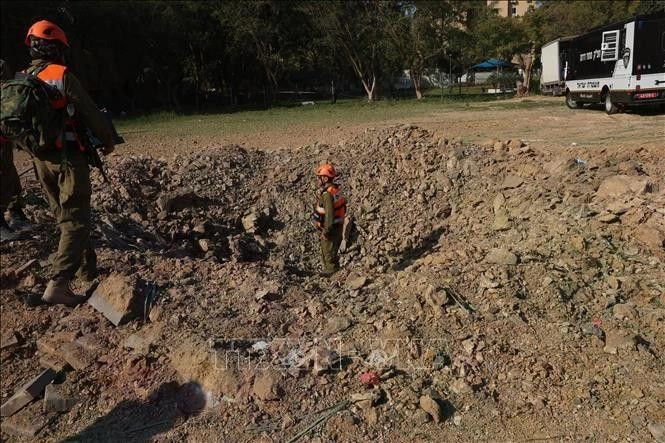 Escena de un ataque con misiles iraníes en Beer Sheva, Israel, el 2 de marzo de 2026. (Foto: VNA)