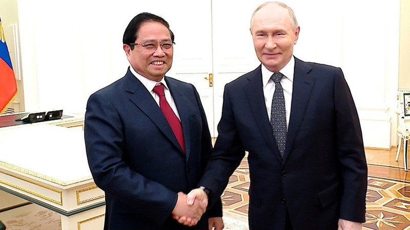 El primer ministro de Vietnam, Pham Minh Chinh, y el presidente de Rusia, Vladimir Putin. (Foto: VNA)