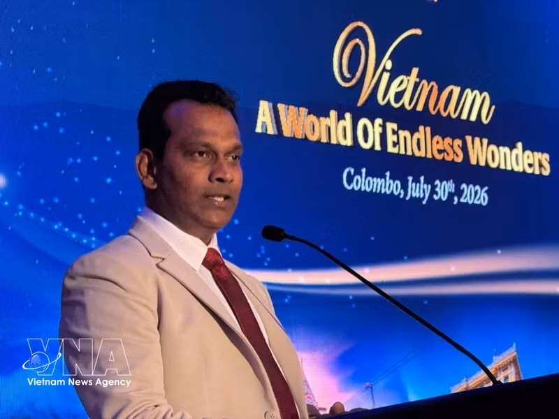 Ruwan Ranasinghe, viceministro de Turismo del Ministerio de Asuntos Exteriores, Empleo en el Extranjero y Turismo de Sri Lanka, interviene en la cita. (Foto: VNA)