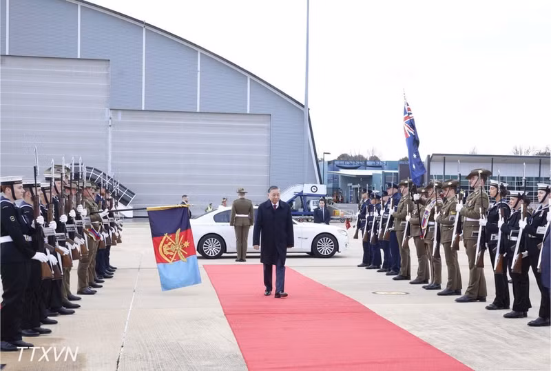 Ceremonia de despedida a To Lam en el Aeropuerto Internacional de Canberra. (Foto: VNA)