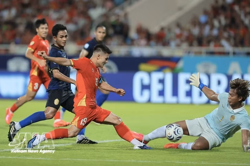 La primera mitad concluye con ventaja de 1-0 para Vietnam. (Foto: VNA)