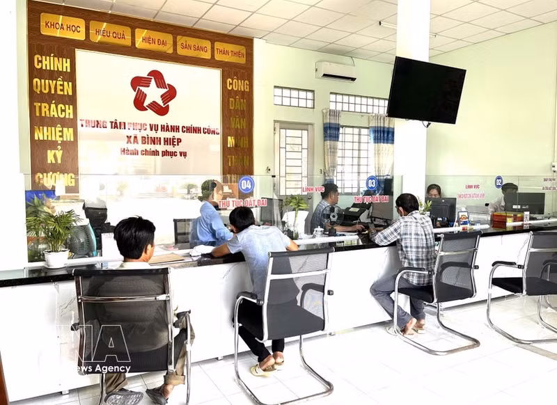 Centro de Servicios Administrativos Públicos de la comuna de Binh Hiep, provincia de Tay Ninh, brinda servicio a la población. (Foto: VNA)
