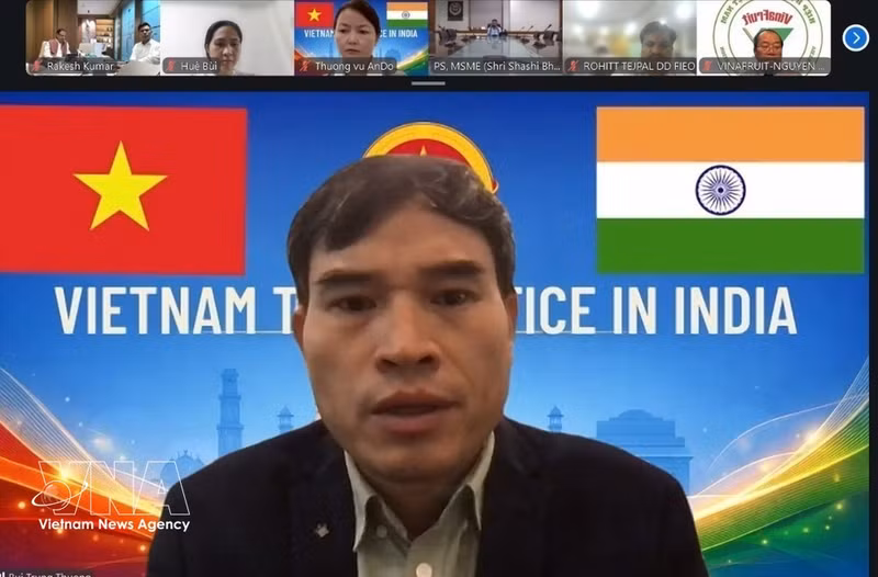 El consejero comercial de Vietnam en India, Bui Trung Thuong, en el seminario en línea. (Foto capturada de pantalla: VNA)