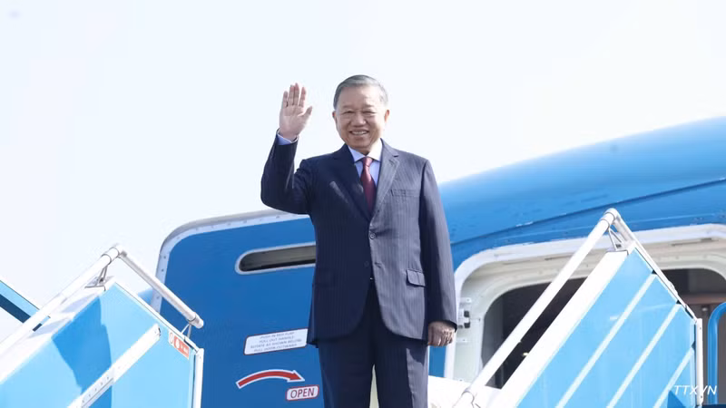 El secretario general del Comité Central del Partido Comunista y presidente de Vietnam, To Lam, al frente de una delegación de alto nivel, parte el 9 de agosto para realizar visitas de Estado a Australia y Nueva Zelanda del 9 al 14 de agosto en respuesta a invitaciones de las gobernadoras. (Foto: VNA)