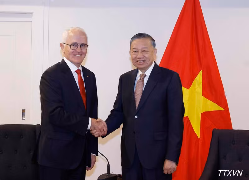 El secretario general del Partido Comunista y presidente de Vietnam, To Lam, recibe al ex primer ministro australiano Malcolm Turnbull AC, presidente de la empresa tecnológica Advanced Navigation. (Foto: VNA)