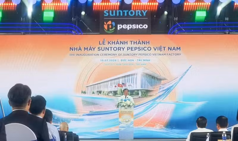El presidente del Comité Popular de la provincia de Tay Ninh, Le Van Han, pronuncia un discurso en la ceremonia. (Foto: VNA)