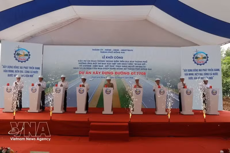 Acto inaugural de la construcción de rutas clave de conexión con el aeropuerto de Long Thanh. (Foto: VNA)