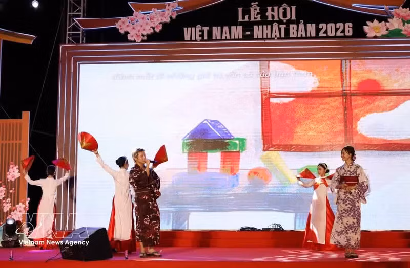 Un espectáculo en el Festival Vietnam-Japón 2026. (Foto: VNA)