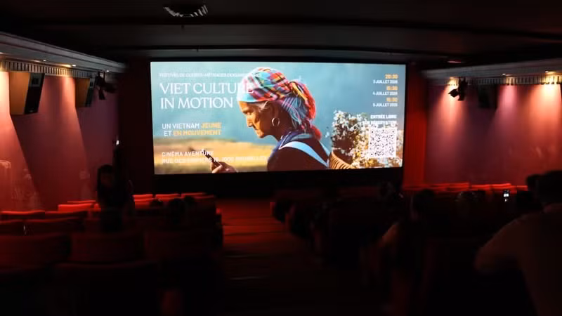 Proyectan en la gran pantalla un breve documental sobre la cultura vietnamita en Bélgica. 