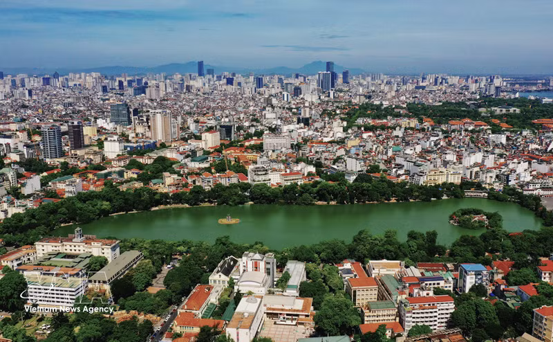 Vista panorámica del lago Hoan Kiem desde arriba. (Foto: VNA)