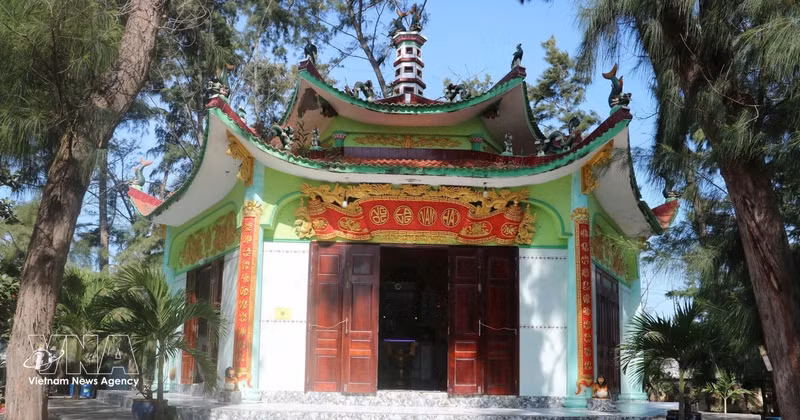 El Ngoc Lang Nam Hai se ha consolidado como un espacio espiritual clave de las comunidades pesqueras vietnamitas. (Foto: VNA)