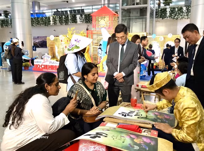 Turistas extranjeros en Ciudad Ho Chi Minh. (Foto: VNA)