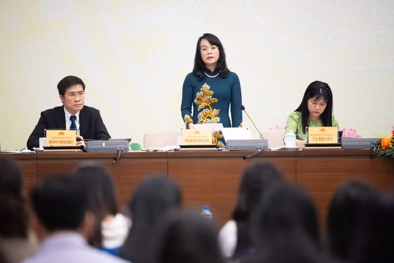 La diputada a tiempo completo de la Comisión de Economía y Finanzas de la Asamblea Nacional de Vietnam, Pham Thi Hong Yen. (Foto: daibieunhandan.vn)