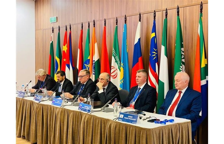 Principales oradores en la conferencia. (Foto: VNA)