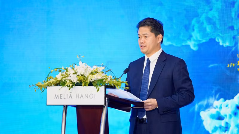 El viceministro permanente de Salud Vu Manh Ha, interviene en la cita.