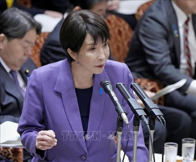 La primera ministra japonesa, Sanae Takaichi, habla durante una sesión de la Comisión de Presupuesto de la Cámara de Representantes en Tokio el 16 de diciembre. (Foto: Kyodo/VNA)