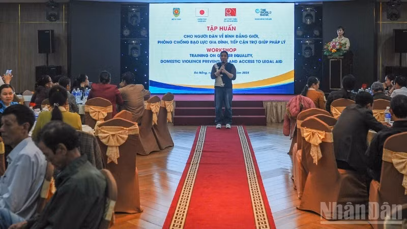 En la conferencia de capacitación.