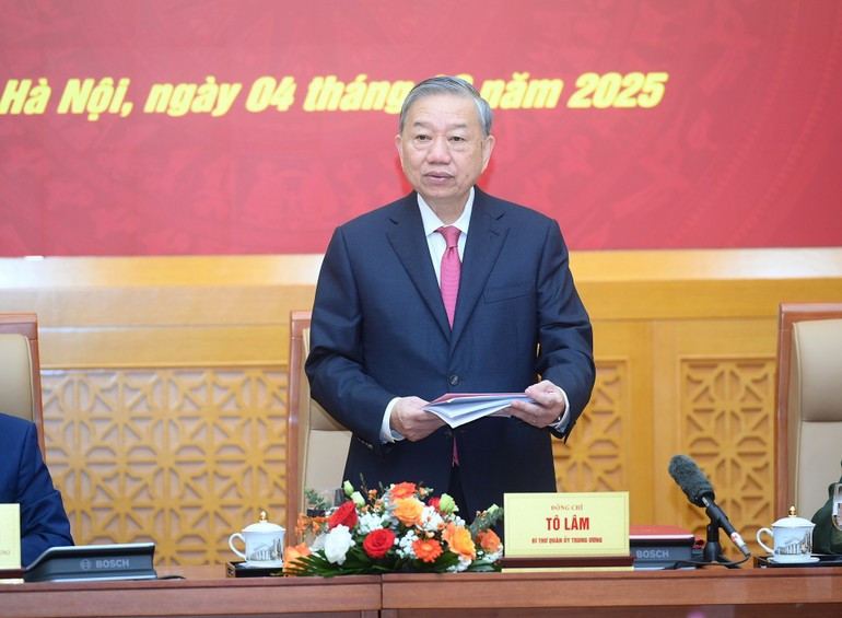 El secretario general del Partido Comunista de Vietnam, To Lam, habla en la cita. (Foto: Nhan Dan)