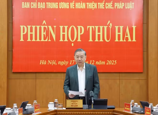 El secretario general del PCV, To Lam, interviene en la reunión. (Foto: VNA)