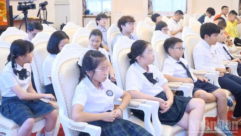 Niños vietnamitas en la actividad.